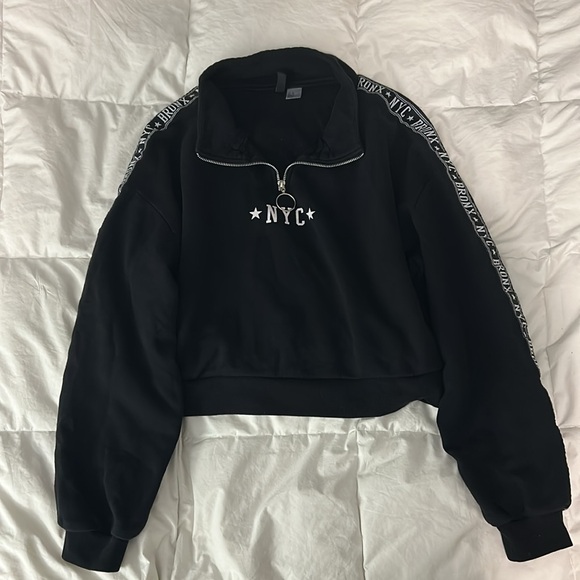 Zippered Sweatshirt with NYC Logo, fits Extra Large. - Picture 1 of 5